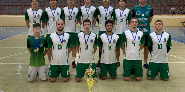 Equipe de voleibol masculino de voleibol e campeã da 3ª etapa da Copa Oeste