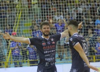 Foz Cataratas goleia Umuarama e segue vivo na Liga Nacional de Futsal