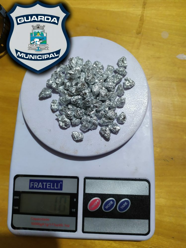 Homens são encaminhados para delegacia por tráfico de drogas