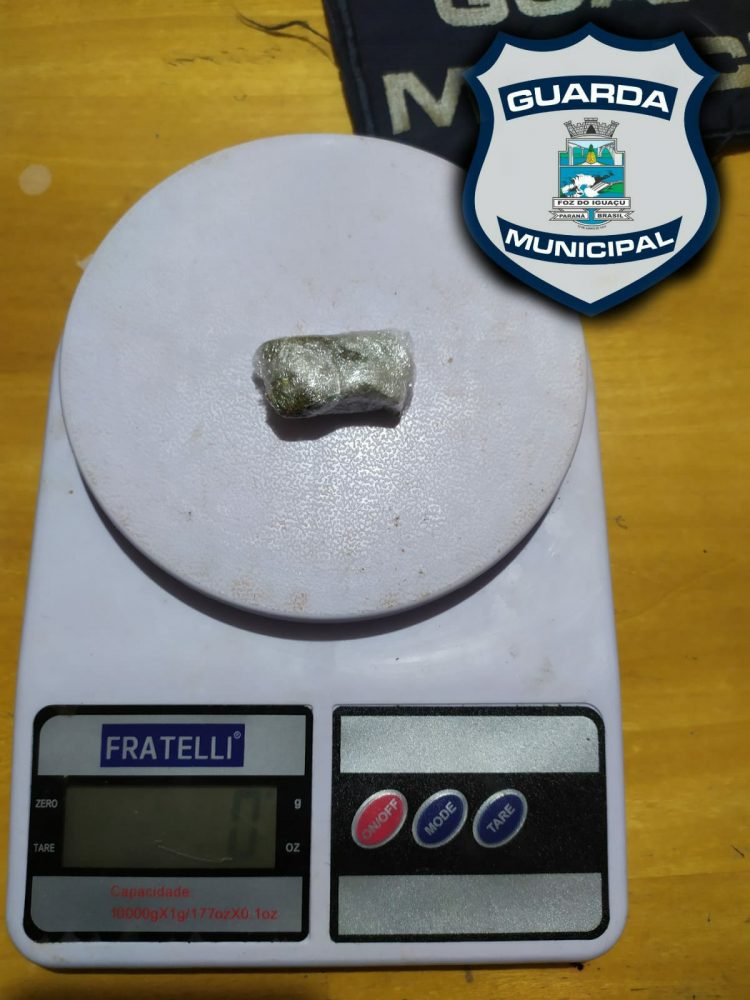 Homens são encaminhados para delegacia por tráfico de drogas