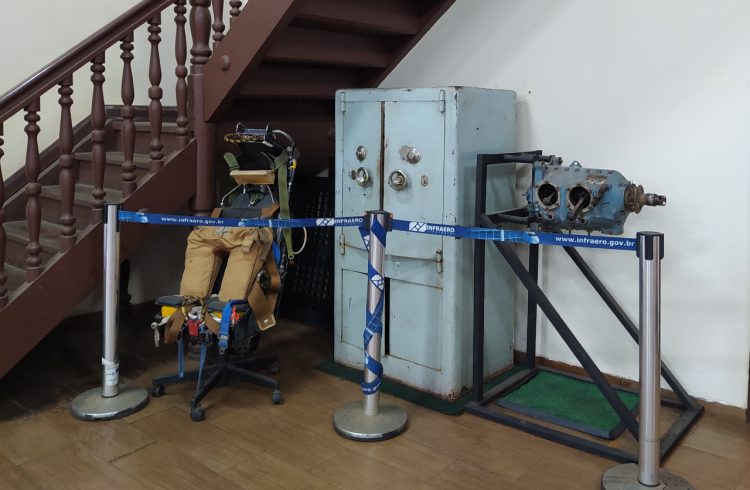 Estudantes visitam Espaço de Memória do primeiro aeroporto de Foz