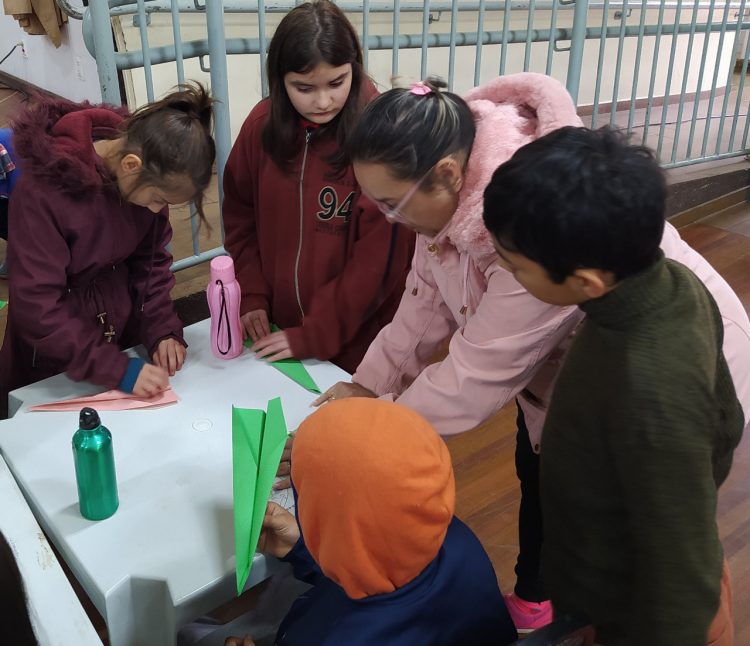 Estudantes visitam Espaço de Memória do primeiro aeroporto de Foz