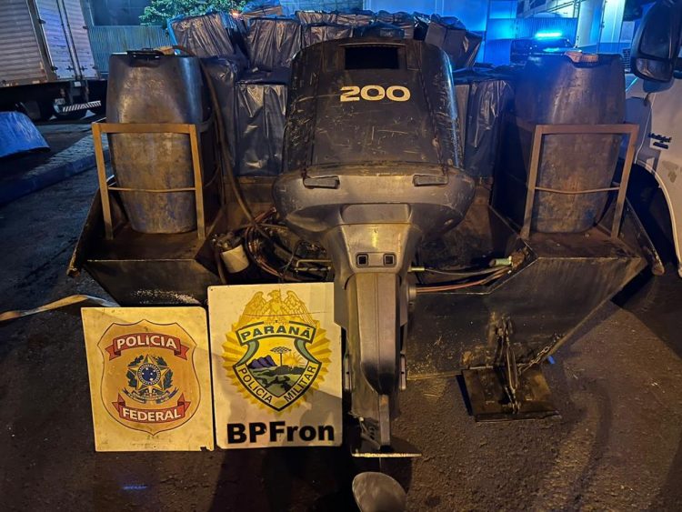 Caixas de cigarros contrabandeadas são apreendidas no Lago de Itaipu