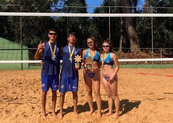 Vôlei de Praia de Foz consegue dobradinha no pódio na macrorregional dos Jogos da Juventude