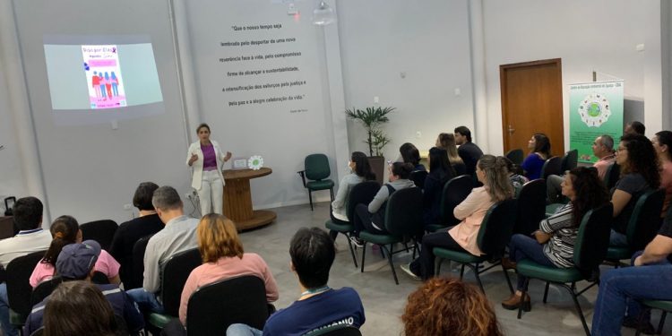Prefeitura promove campanha de enfrentamento à violência contra a mulher voltada a servidores