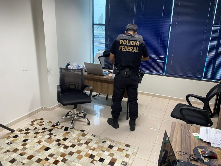 PF cumpre mandados contra o tráfico de drogas em Foz do Iguaçu e região