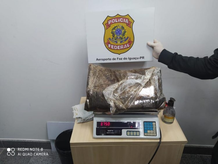 PF prende paraguaio com 3,750 kg de cocaína, no Aeroporto de Foz do Iguaçu