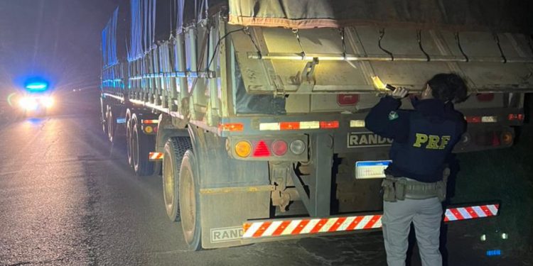 PRF apreende 50 quilos de maconha em Santa Terezinha de Itaipu