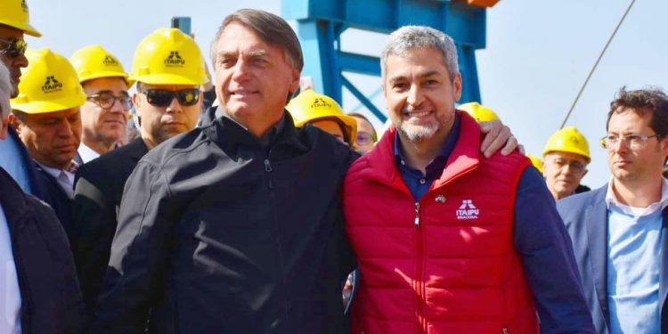 Presidentes do Brasil e do Paraguai se encontram no centro da Ponte da Integração