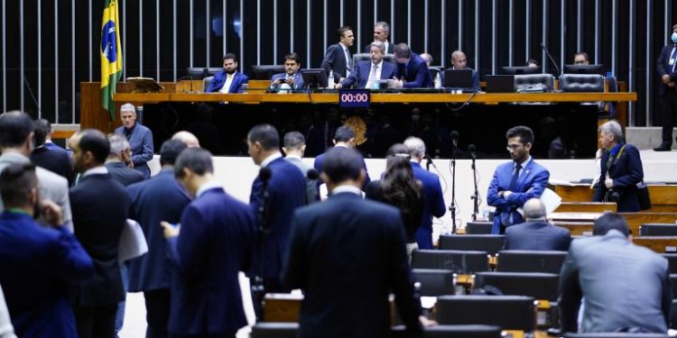 Câmara aprova MP com regras trabalhistas para estado de calamidade pública