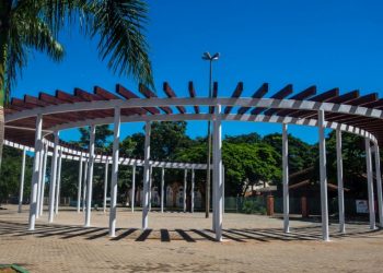 Comerciantes protestam contra “invasão” de moradores de rua na Praça da Bíblia