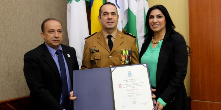 Tenente-coronel Davies, da PM, é o mais novo cidadão honorário de Foz do Iguaçu