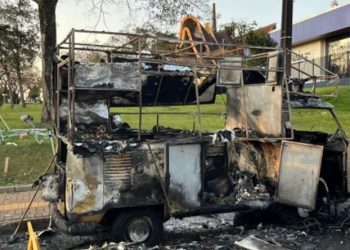 Comunidade organiza “vaquinha” para ajudar feirante que perdeu kombi de lanches