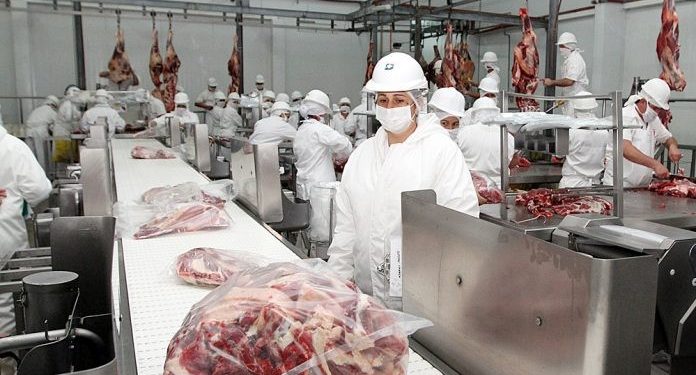 Paraguai exportou mais de 26 mil toneladoas de carne bovina ao Brasil, em 2022