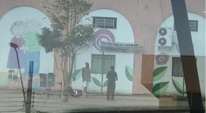 População reclama de moradores em situação de rua na Praça da Bíblia