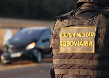 Veículos se envolvem em acidente na PR 488