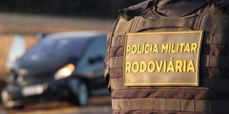 Veículos se envolvem em acidente na PR 488