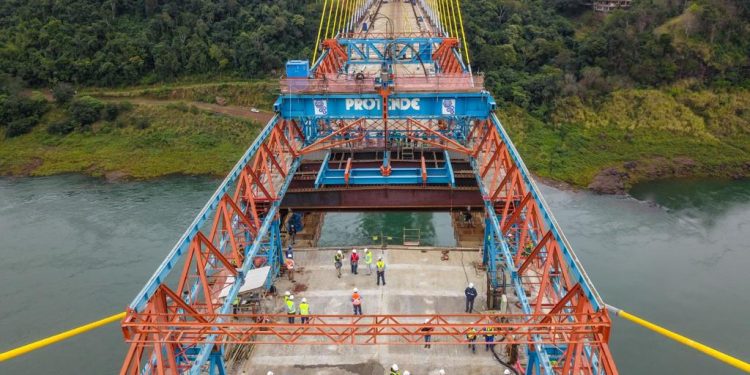 Receita Federal monta cronograma para passagem de caminhões na Ponte da Integração