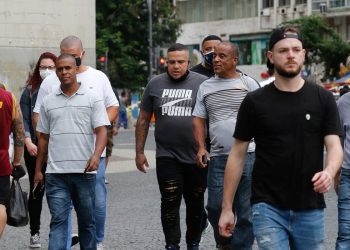 Cresce o número de brasileiros que não usam mais máscaras de proteção
