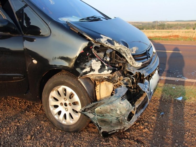 Veículos se envolvem em acidente na PR 488