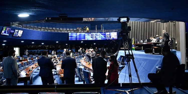 Senado abre concurso com salários de até R$ 33,4 mil