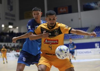 Mandantes largam na frente nas oitavas de final da Liga Nacional de Futsal