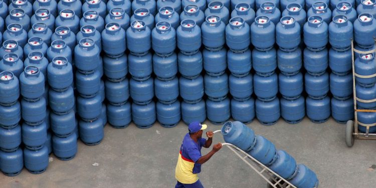 Petrobras anuncia redução no valor de venda do gás de cozinha