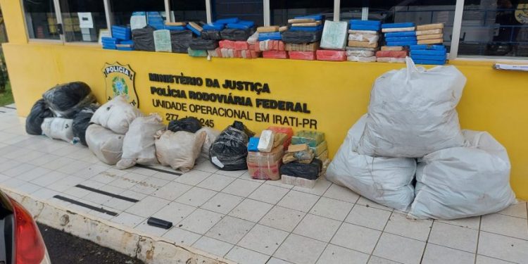 PRF apreende mais de 400 quilos de droga na BR-277
