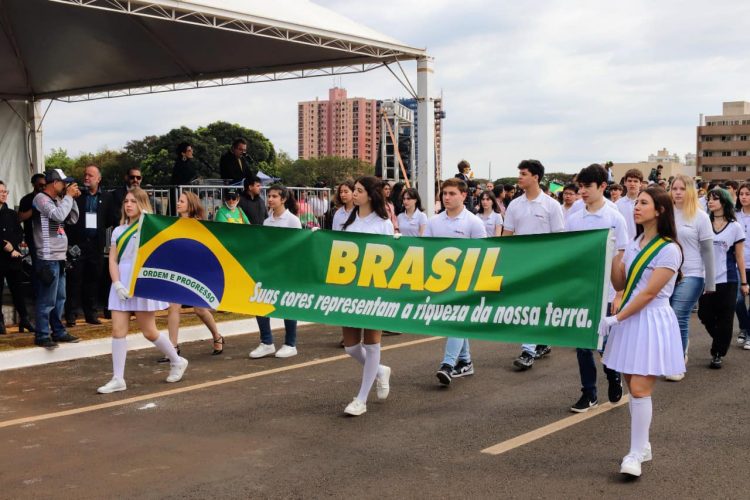 Imagens do desfile pelos 200 anos de Independência do Brasil