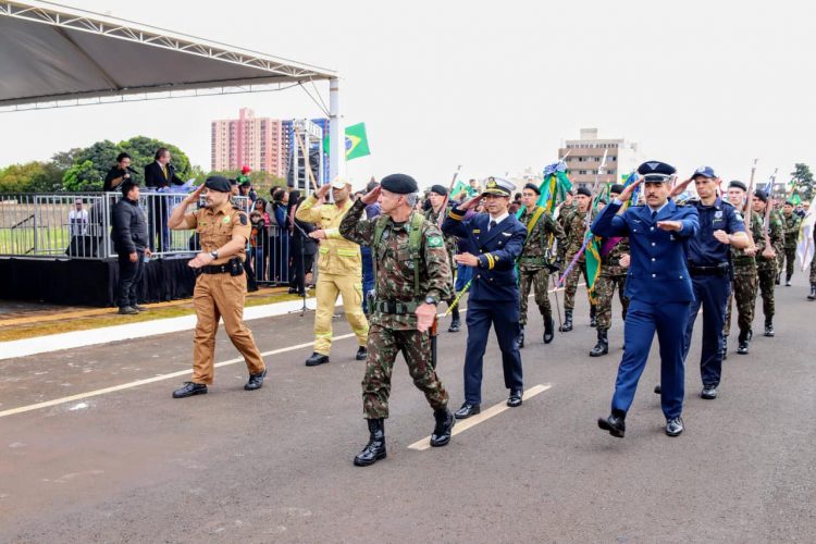 Imagens do desfile pelos 200 anos de Independência do Brasil