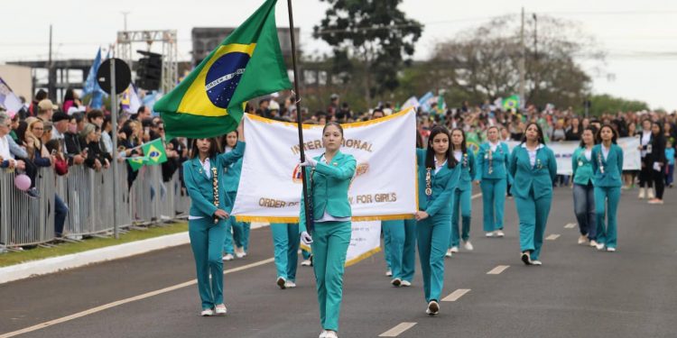 Imagens do desfile pelos 200 anos de Independência do Brasil