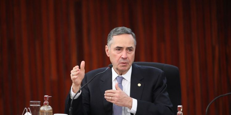 Barroso confirma decisão de suspender piso nacional de enfermagem
