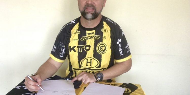 FC Cascavel anuncia Ademir Fesan como treinador para a temporada 2023