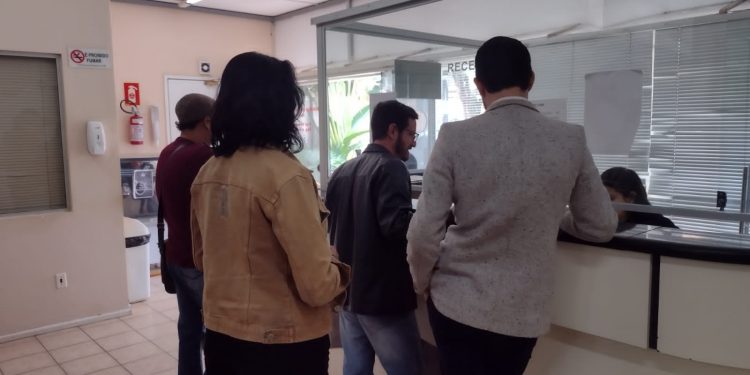 Protocolado pedido de afastamento do prefeito Chico Brasileiro