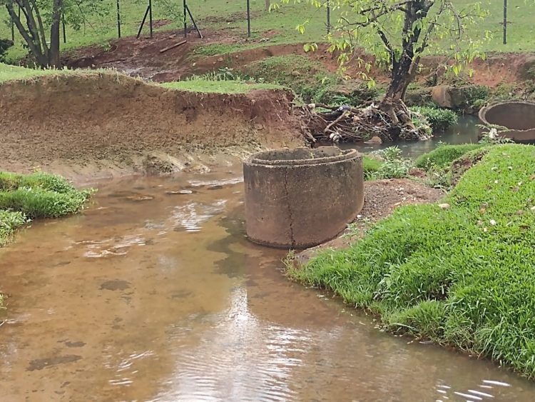 Moradores do Jardim Soledade temem que duto fluvial possa ceder