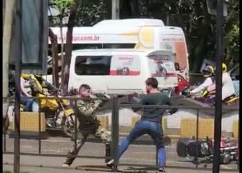 Motoclista que saiu aos socos com militar paraguaio denuncia tortura após ser preso