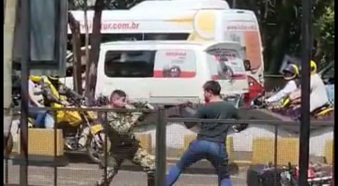 Motoclista que saiu aos socos com militar paraguaio denuncia tortura após ser preso