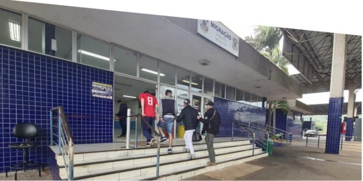 Brasileiros presos no Paraguai são expulsos e entregues a Polícia Federal