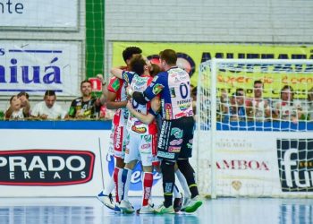 Cascavel Futsal goleia Marreco e cola na liderança da Série Ouro