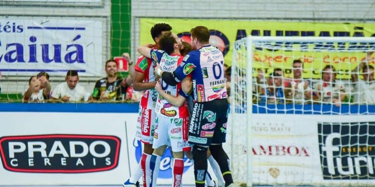 Cascavel Futsal goleia Marreco e cola na liderança da Série Ouro