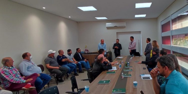 SindiFoz recebe ANTT para novo plano de transporte de cargas entre Tríplice Fronteira