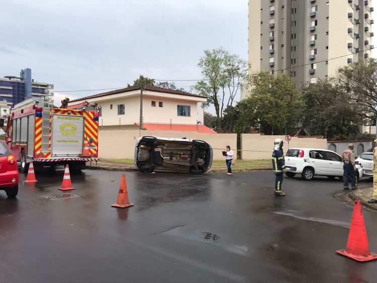 Acidente entre dois veículos acontece em cruzamento no Maracanã
