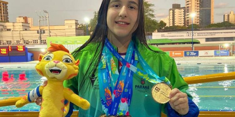 Nadadora iguaçuense fica entre os destaques dos Jogos Escolares Brasileiros em Aracaju