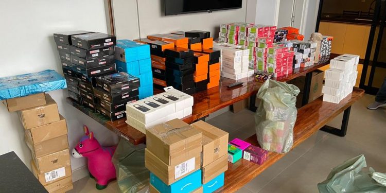 Depósito com mercadorias contrabandeadas e descaminhadas é encontrado em Foz