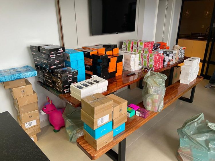Depósito com mercadorias contrabandeadas e descaminhadas é encontrado em Foz