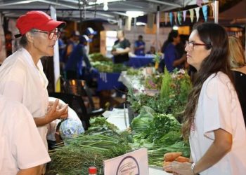 121 Anos: Puerto Iguazú realiza feira artística e de produtores