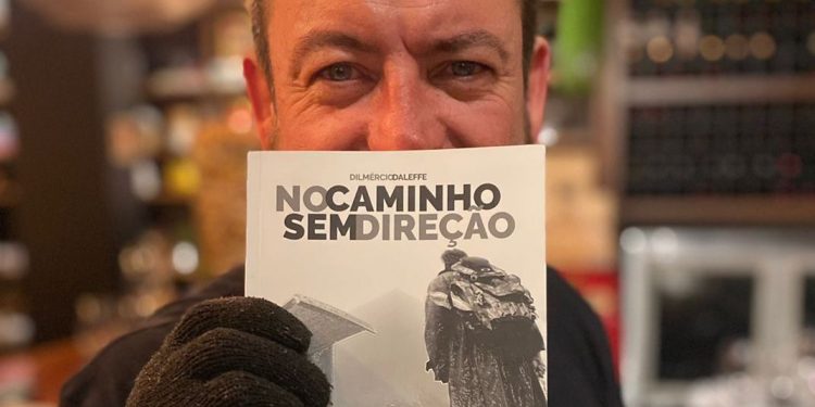 Dilmércio Daleffe lança livre “No Caminho, Sem Direção” em Foz do Iguaçu