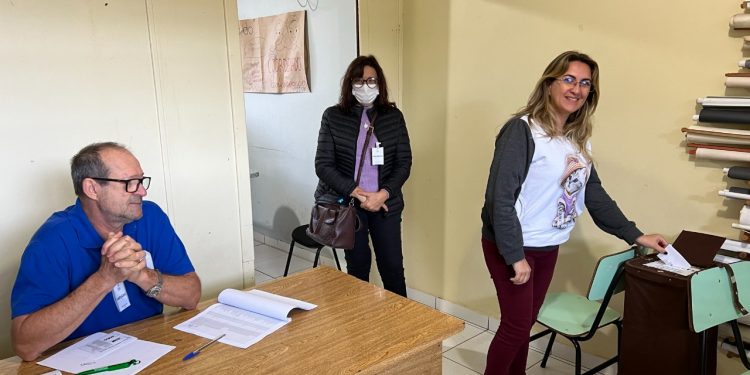 Educadores de Foz votam para escolher Diretoria do Sindicato da Educação