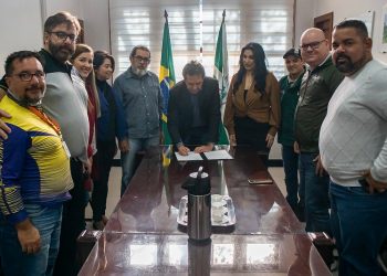 Empresas de turismo precisam contratar guias para acompanhamento em passeios