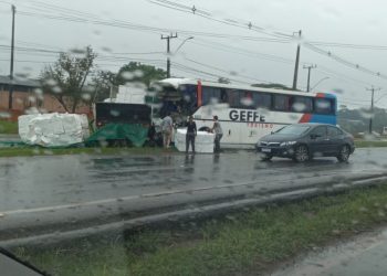 Acidente na BR-277 deixa 10 feridos